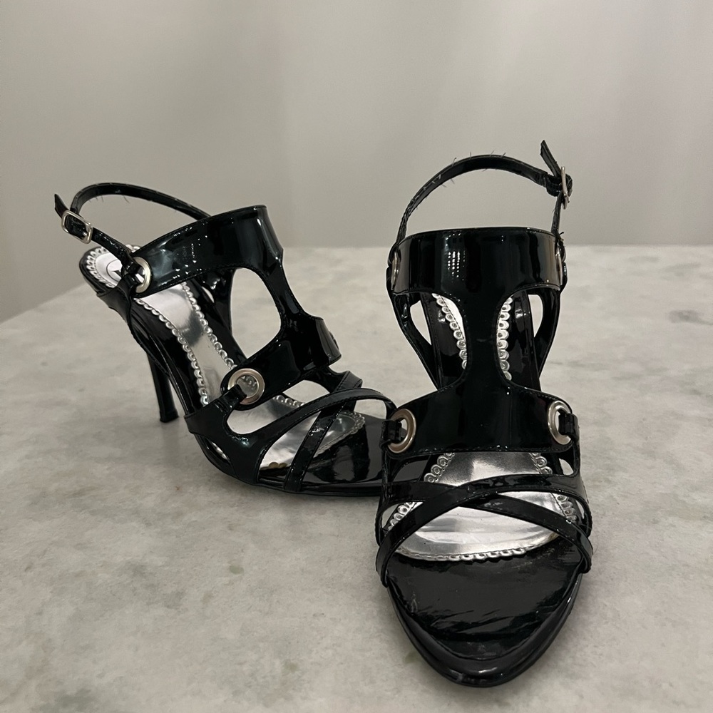 B2 Patent Black sandals